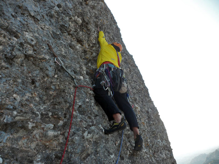 Darrer llarg, escalada neta on caldrà auto-protegir-se amb traça (Foto: Lete P.)